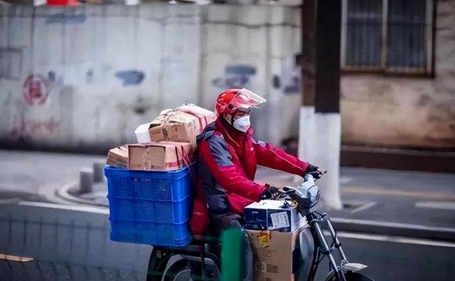 京东001号快递员退休：死心塌地工作16年，刘强东承诺的房给了吗,京东001号快递员退休：死心塌地工作16年，刘强东承诺的房给了吗,第8张