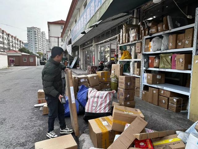 快递新政今起施行，松江情况如何？记者探访→,快递新政今起施行，松江情况如何？记者探访→,第5张