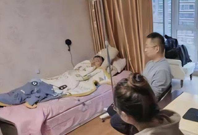 蔡磊近况：躺家里床上输液血管变细仍坚信死不了，带货收入全捐,蔡磊近况：躺家里床上输液血管变细仍坚信死不了，带货收入全捐,第2张