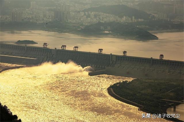 三峡大坝建成17年，已经淤积18亿吨泥沙，最终会导致什么后果？,三峡大坝建成17年，已经淤积18亿吨泥沙，最终会导致什么后果？,第3张