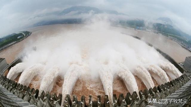 三峡大坝建成17年，已经淤积18亿吨泥沙，最终会导致什么后果？,三峡大坝建成17年，已经淤积18亿吨泥沙，最终会导致什么后果？,第4张