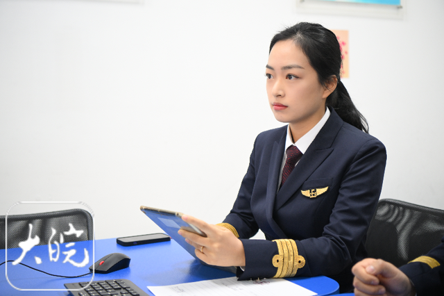 安徽首位女机长：年轻妈妈爱蓝天也爱家庭,安徽首位女机长：年轻妈妈爱蓝天也爱家庭,第2张