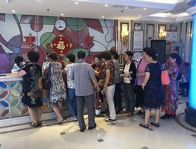 笑麻了，KTV 9年倒闭7万家冲上热搜，网友：是被00后干倒,笑麻了，KTV 9年倒闭7万家冲上热搜，网友：是被00后干倒,第15张