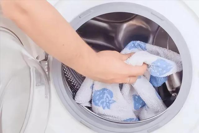曾经风靡一时的“滚筒洗衣机”为何如今跌落神坛了？你还在用吗？,曾经风靡一时的“滚筒洗衣机”为何如今跌落神坛了？你还在用吗？,第3张