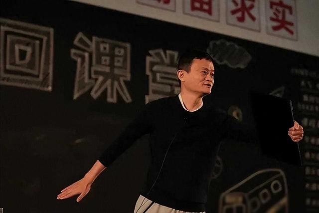 马云定居日本，任东京大学教授，与汪涵在豪宅聚会相谈甚欢