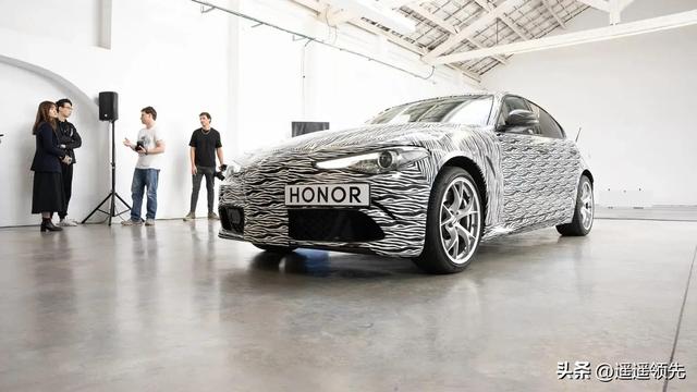 汽车控制仅靠眼球？网友：看美女怎么办？荣耀HONOR眼球追踪争议,汽车控制仅靠眼球？网友：看美女怎么办？荣耀HONOR眼球追踪争议,第2张