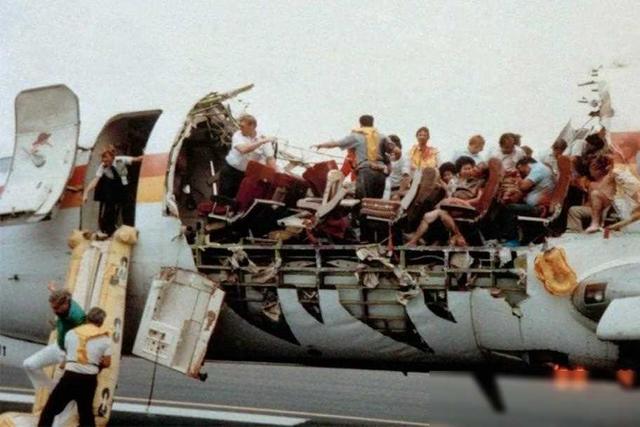 1988年，一架飞机在7500米高空突然裂开，空姐被大风吹走,1988年，一架飞机在7500米高空突然裂开，空姐被大风吹走,第11张