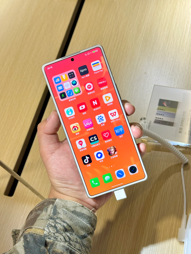 短评魅族21 Pro：又是一款叛逆的“神机”，聊聊4999元值不值,短评魅族21 Pro：又是一款叛逆的“神机”，聊聊4999元值不值,第3张