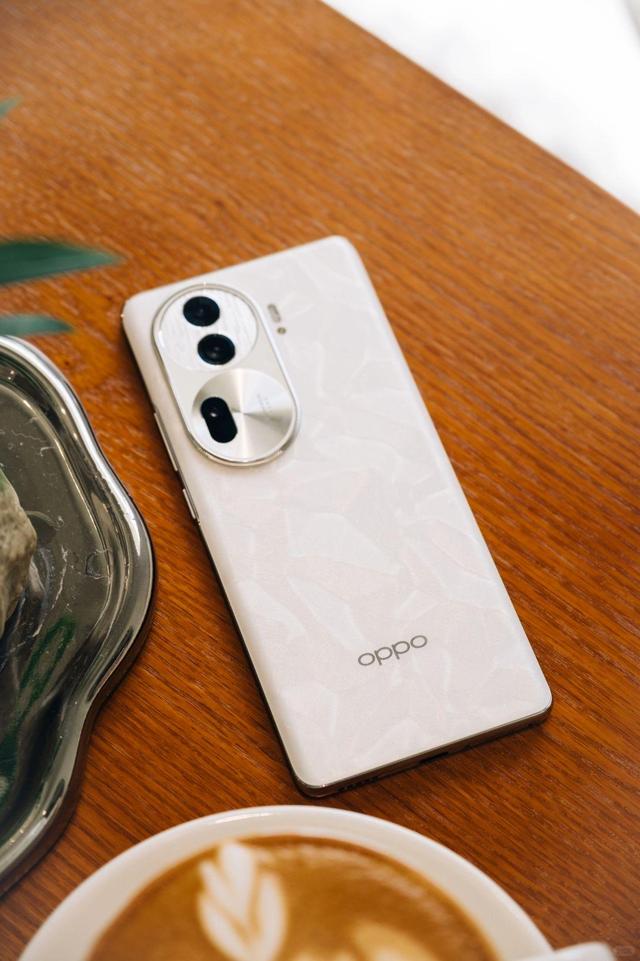 OPPO Reno11，两千价位的天玑人像特长新时代,OPPO Reno11，两千价位的天玑人像特长新时代,第2张