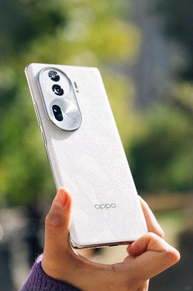 OPPO Reno11，两千价位的天玑人像特长新时代