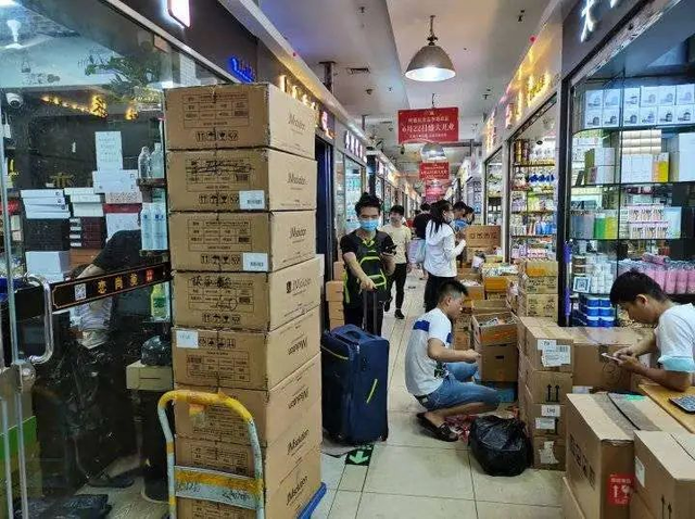 一夜亏光千万！华强北“手机王子”变疯癫流浪汉，他经历了什么？,一夜亏光千万！华强北“手机王子”变疯癫流浪汉，他经历了什么？,第21张