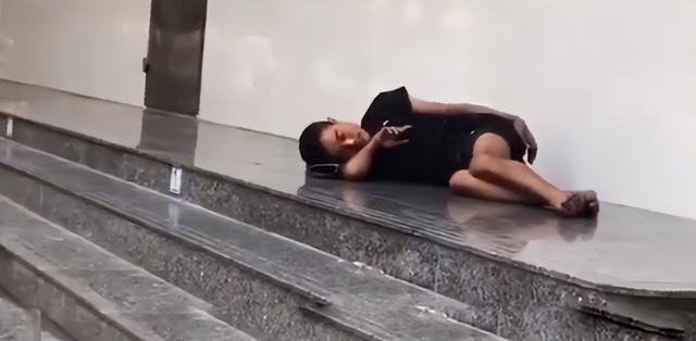 一夜亏光千万！华强北“手机王子”变疯癫流浪汉，他经历了什么？,一夜亏光千万！华强北“手机王子”变疯癫流浪汉，他经历了什么？,第24张
