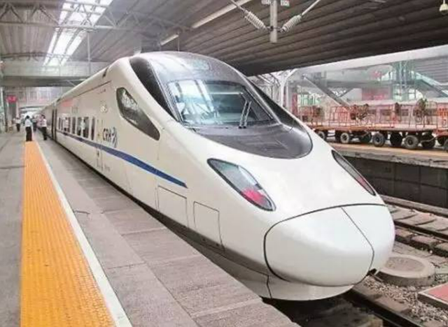 中国每年报废上百万吨废旧铁轨，为何铁轨不回收，而是就地掩埋？,中国每年报废上百万吨废旧铁轨，为何铁轨不回收，而是就地掩埋？,第2张