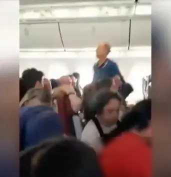 波音737航班起飞失败，冲出停机坪，爆炸起火！,波音737航班起飞失败，冲出停机坪，爆炸起火！,第21张