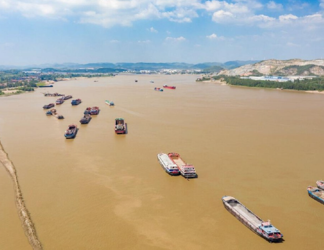 三峡大坝建成至今，已经淤积18亿吨泥沙，为何不用抽沙船把它抽走,三峡大坝建成至今，已经淤积18亿吨泥沙，为何不用抽沙船把它抽走,第5张