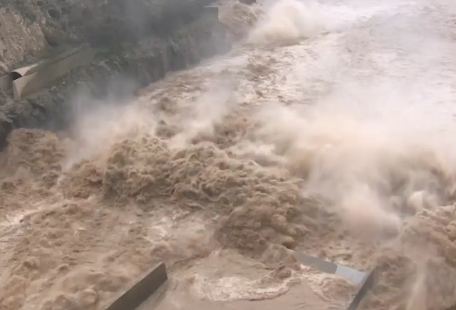 三峡大坝建成至今，已经淤积18亿吨泥沙，为何不用抽沙船把它抽走,三峡大坝建成至今，已经淤积18亿吨泥沙，为何不用抽沙船把它抽走,第7张