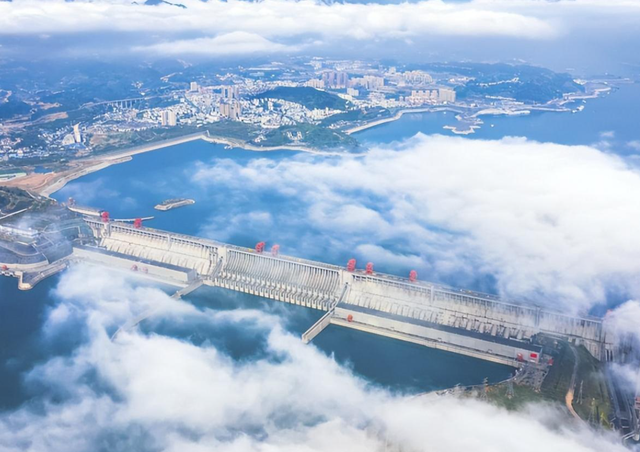 三峡大坝建成至今，已经淤积18亿吨泥沙，为何不用抽沙船把它抽走,三峡大坝建成至今，已经淤积18亿吨泥沙，为何不用抽沙船把它抽走,第17张