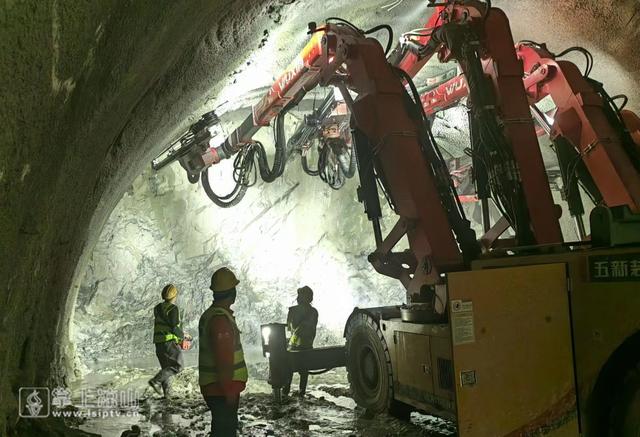 沿江高速火山隧道预计10月贯通 会理至攀枝花路段预计今年12月底通车,沿江高速火山隧道预计10月贯通 会理至攀枝花路段预计今年12月底通车,第3张