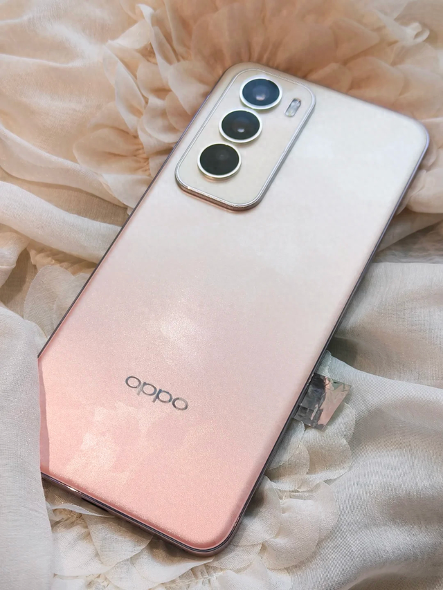 OPPO Reno12上手体验！手感出色、AI功能亮眼的全能小直屏！