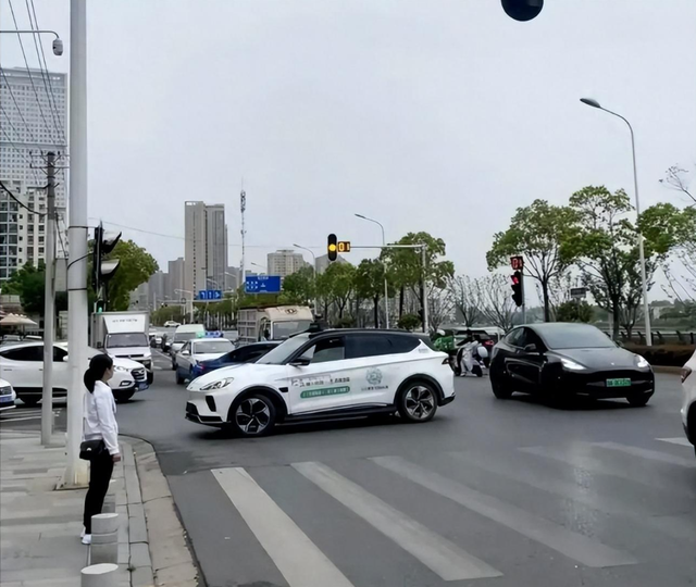 从萝卜快跑到接连跳桥，警惕科技的发展剥夺底层人民的生存权,从萝卜快跑到接连跳桥，警惕科技的发展剥夺底层人民的生存权,第7张