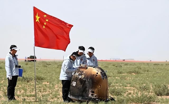 中国首位女航天员，回到地面后却销声匿迹，如今的她怎样了？,中国首位女航天员，回到地面后却销声匿迹，如今的她怎样了？,第2张