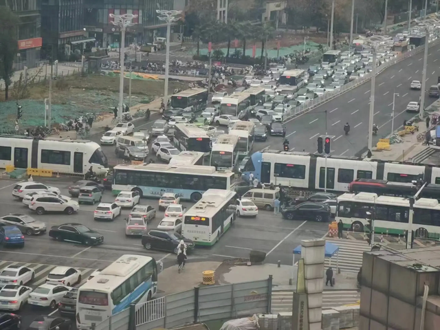 萝卜快跑的遍地开花，证明中美的人工智能科技战，已经正式打响！,萝卜快跑的遍地开花，证明中美的人工智能科技战，已经正式打响！,第19张