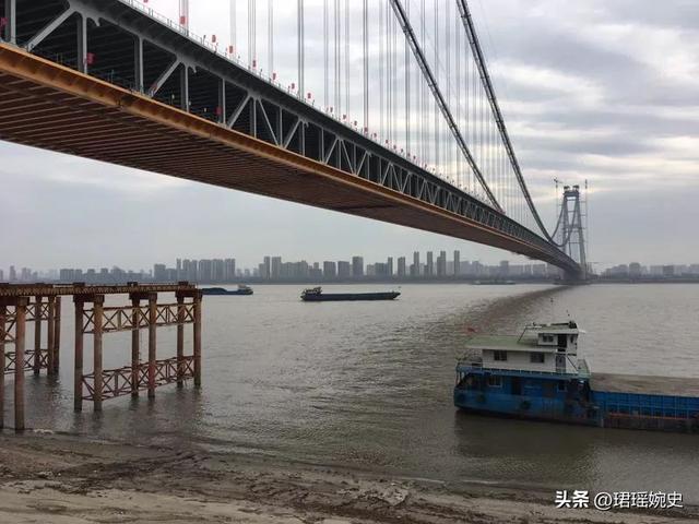 中国跨度最大的桥，跨江1700米不设桥墩，10万吨桥体怎么浮起来？,中国跨度最大的桥，跨江1700米不设桥墩，10万吨桥体怎么浮起来？,第16张