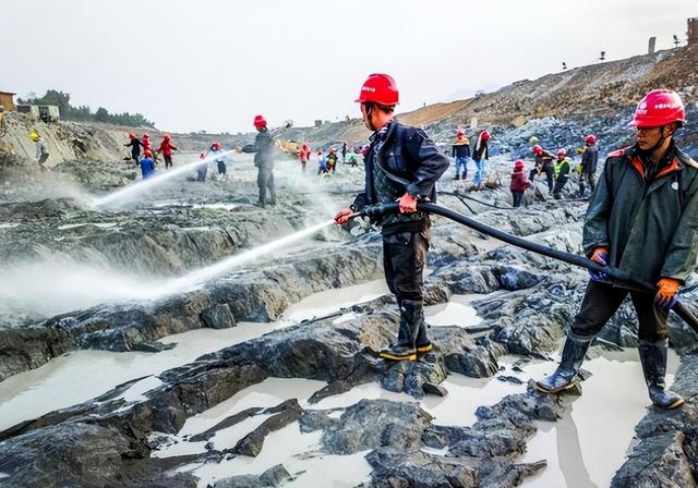 三峡大坝还能撑多少年？美国专家称：已出现裂纹，一枚导弹就坍塌,三峡大坝还能撑多少年？美国专家称：已出现裂纹，一枚导弹就坍塌,第11张