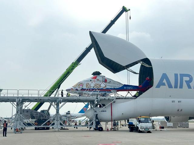 空中巨无霸“大白鲸”首降青岛，全球仅五架,空中巨无霸“大白鲸”首降青岛，全球仅五架,第4张