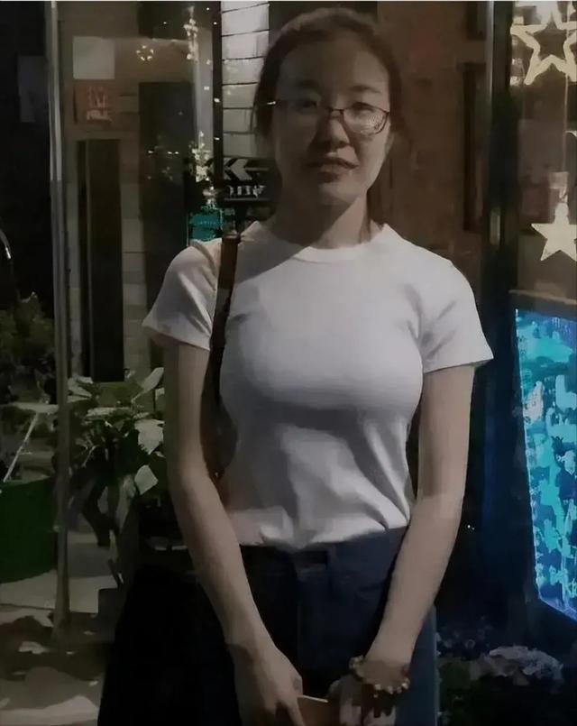 广州地铁站偶遇一吸睛美女，见过大长腿，但没见过如此长的美腿！,广州地铁站偶遇一吸睛美女，见过大长腿，但没见过如此长的美腿！,第55张