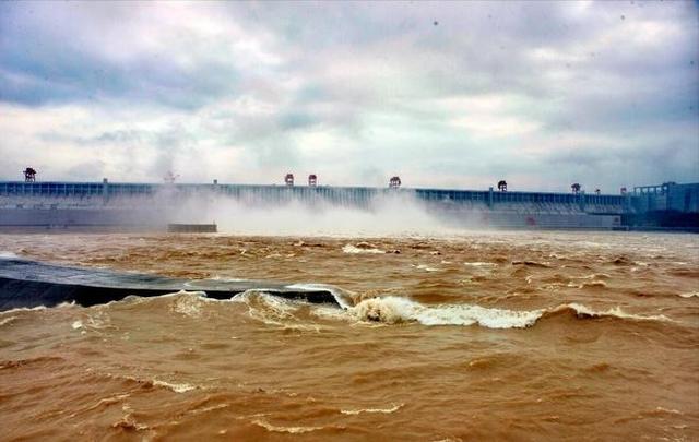 三峡大坝建成18年，竟已经淤积20亿吨泥沙！最终会导致什么后果？,三峡大坝建成18年，竟已经淤积20亿吨泥沙！最终会导致什么后果？,第5张