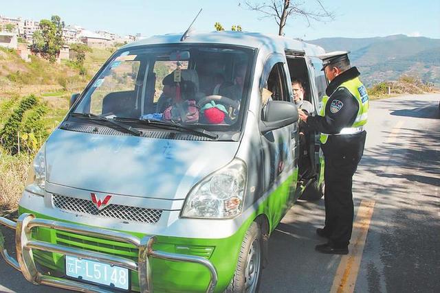 拆除“电子警察”？一年3000亿的罚款，“为罚而设”何时停止？,拆除“电子警察”？一年3000亿的罚款，“为罚而设”何时停止？,第12张