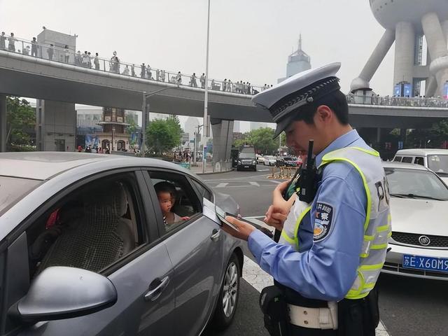 拆除“电子警察”？一年3000亿的罚款，“为罚而设”何时停止？,拆除“电子警察”？一年3000亿的罚款，“为罚而设”何时停止？,第18张