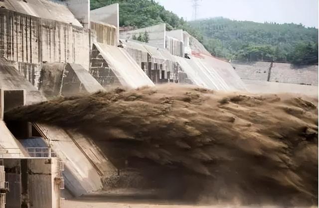 三峡大坝建成18年，竟已经淤积20亿吨泥沙！最终会导致什么后果？,三峡大坝建成18年，竟已经淤积20亿吨泥沙！最终会导致什么后果？,第2张