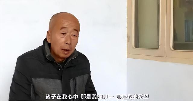 14年儿子坐马航失联，多年后父亲却收到回信，坚信儿子活在小岛上,14年儿子坐马航失联，多年后父亲却收到回信，坚信儿子活在小岛上,第24张