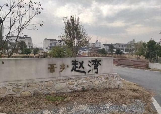 雷军背景之谜，父亲曾是小学教师后去教育局工作，去世后不修祖坟,雷军背景之谜，父亲曾是小学教师后去教育局工作，去世后不修祖坟,第1张