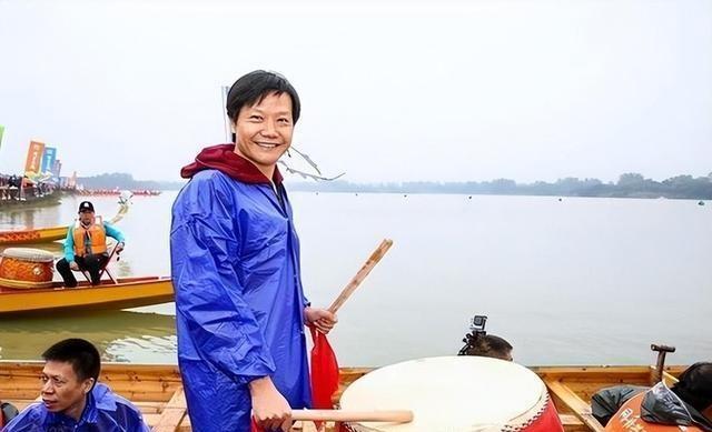 雷军背景之谜，父亲曾是小学教师后去教育局工作，去世后不修祖坟,雷军背景之谜，父亲曾是小学教师后去教育局工作，去世后不修祖坟,第9张