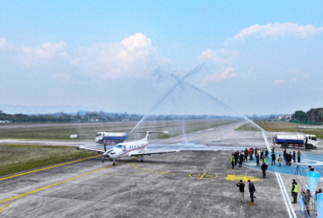 川渝通用航空短途运输航线首次开通