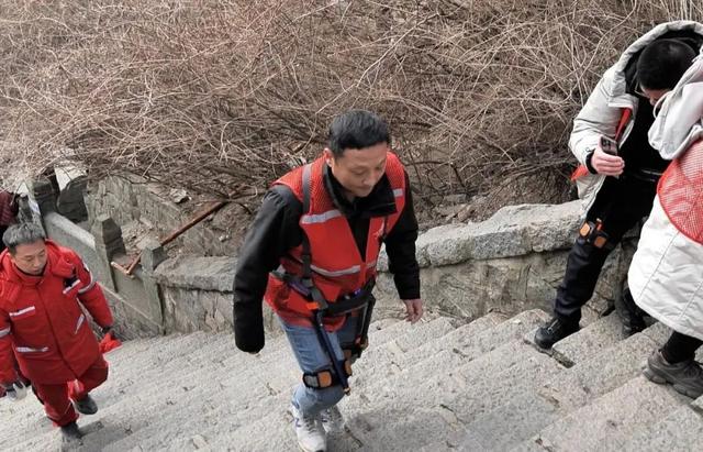 登山助力机器人在泰山试用！网友：感觉我又行了,登山助力机器人在泰山试用！网友：感觉我又行了,第4张