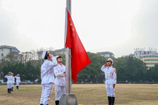 镇中“最硬核开学礼”：青春当与国运共振