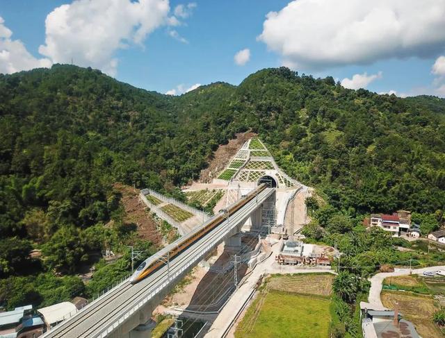 有了广汕高铁还修建广河高铁，岂不是重复建设？,有了广汕高铁还修建广河高铁，岂不是重复建设？,第3张