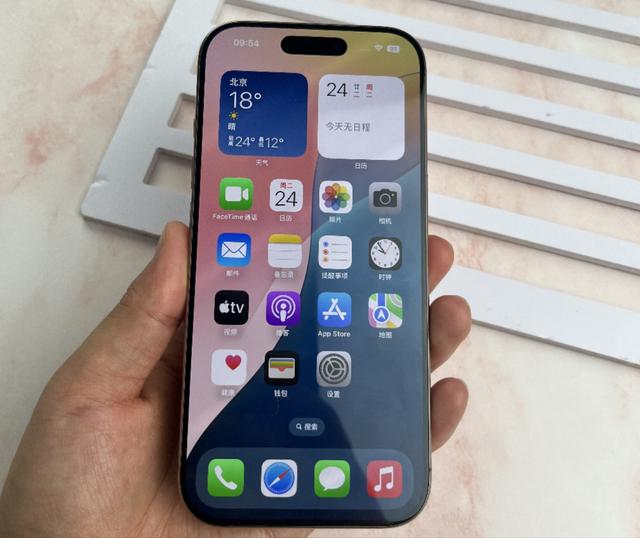 月入4000元，却敢买iPhone16 Pro，网友评价很中肯！