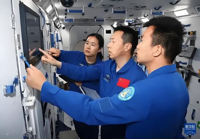 神舟二十号上太空为什么要带枪？不是防外星人，苏联的教训不能忘,神舟二十号上太空为什么要带枪？不是防外星人，苏联的教训不能忘,第2张