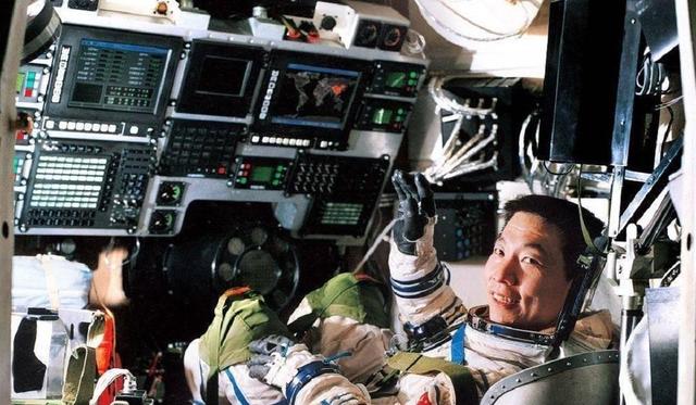 神舟二十号上太空为什么要带枪？不是防外星人，苏联的教训不能忘,神舟二十号上太空为什么要带枪？不是防外星人，苏联的教训不能忘,第11张