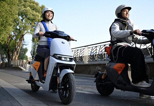 电动自行车6K级新标杆！九号电动F2z 110 MAX：续航安全操控全优